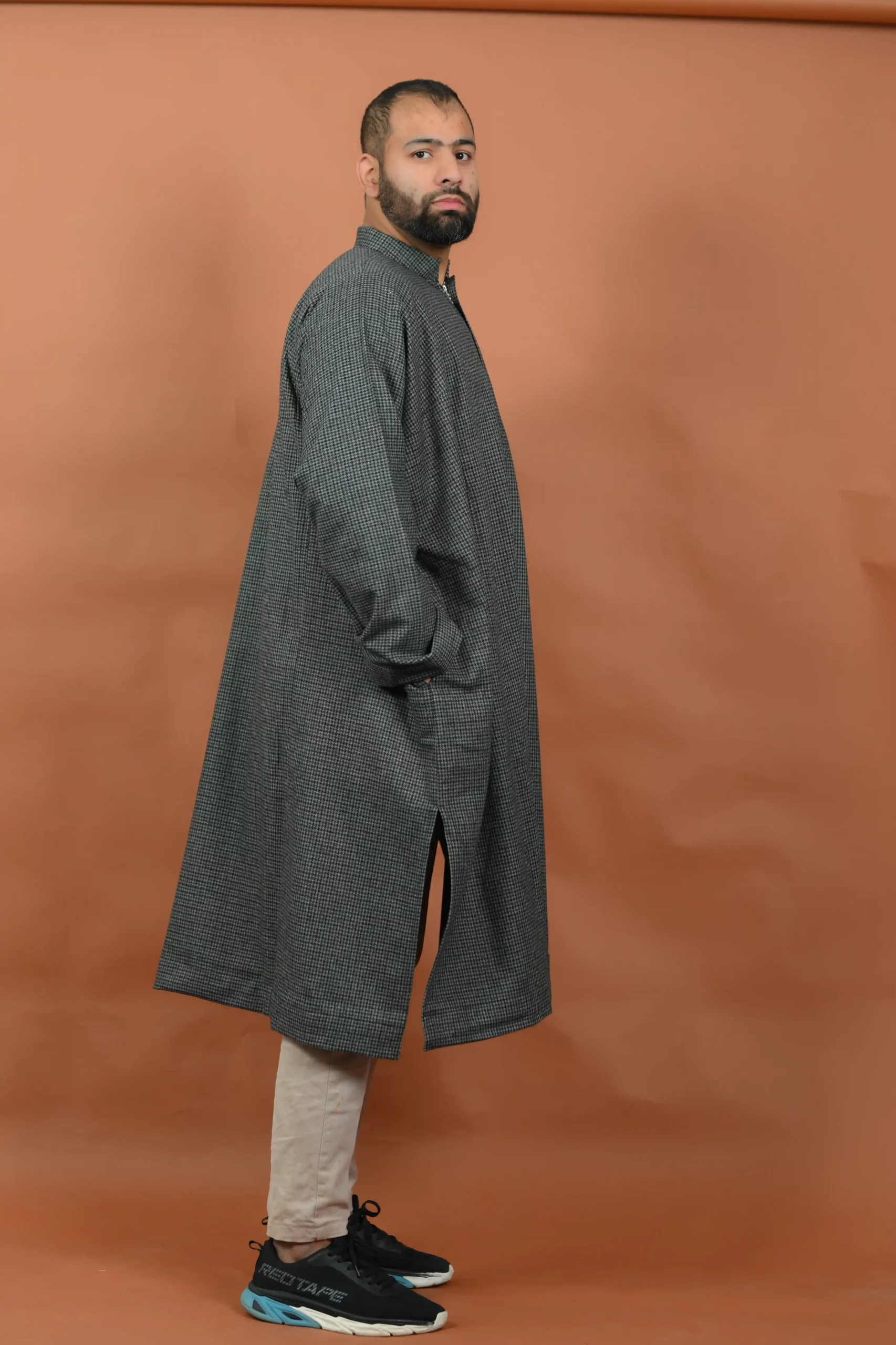 Premium Kashmiri Men's Pheran in tweed fabric