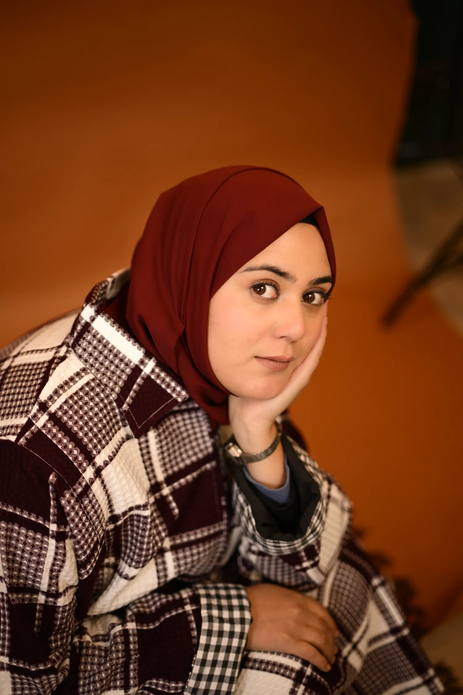 maroon check pheran for females